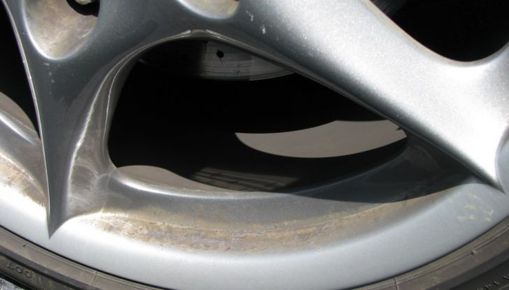 Come pulire i cerchi in lega dell’auto in poche e semplici mosse - Foto 3 di 6