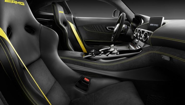 Nuova Mercedes AMG GT R: il V8 da 585CV e 700Nm - Foto 9 di 39