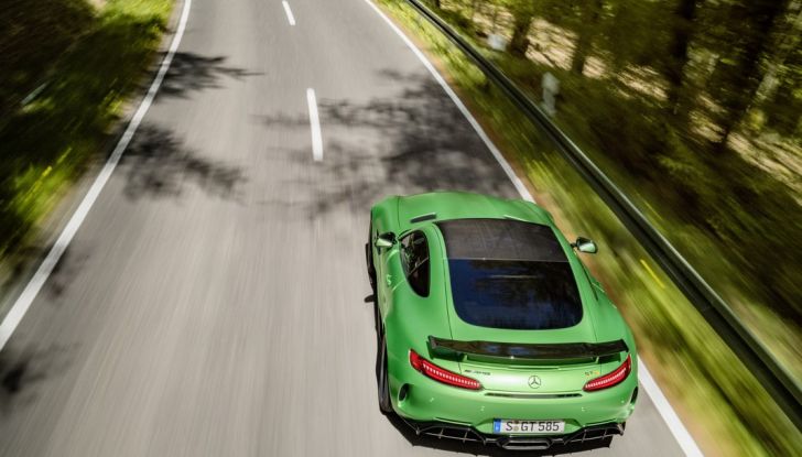 Nuova Mercedes AMG GT R: il V8 da 585CV e 700Nm - Foto 22 di 39