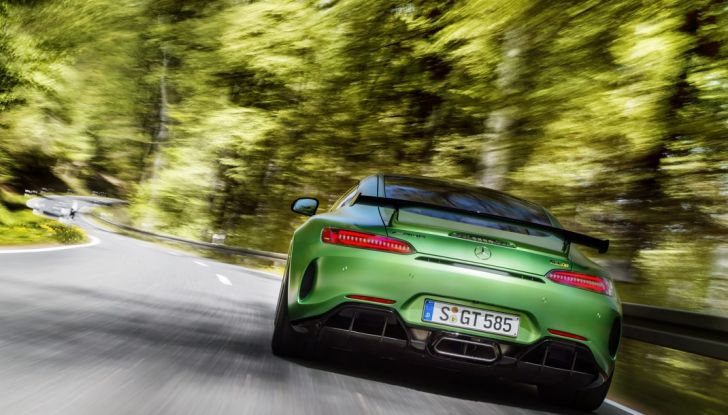 Nuova Mercedes AMG GT R: il V8 da 585CV e 700Nm - Foto 23 di 39