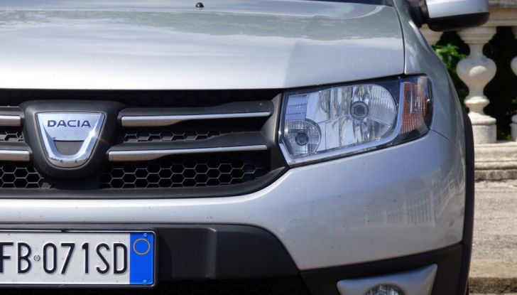 Dacia Sandero Stepway fanali anteriori prova su strada e prezzi (40)