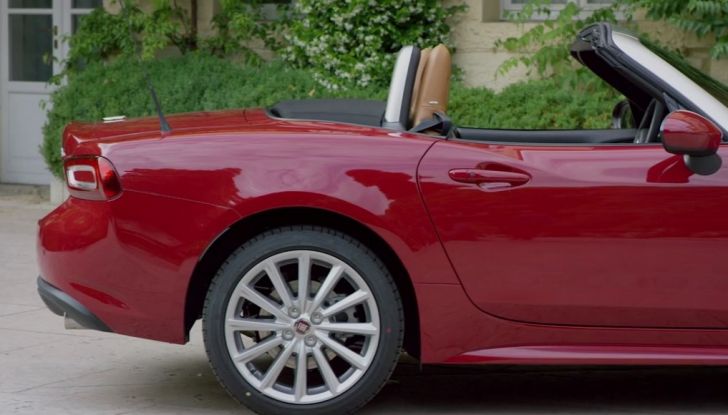 Fiat 124 Spider, profilo laterale posteriore.