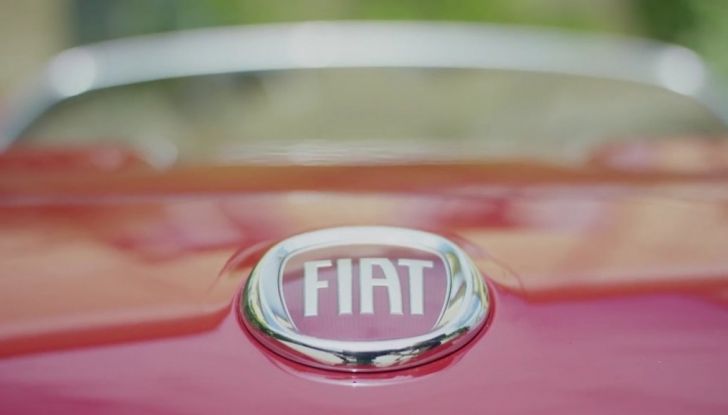 Logo Fiat di una Fiat 124 2 Spider.