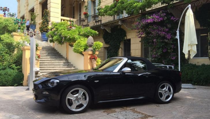 Fiat 124 Spider, vista 3/4 laterale sinistra.