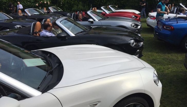 Serie di Fiat 124 Spider, profilo anteriore.