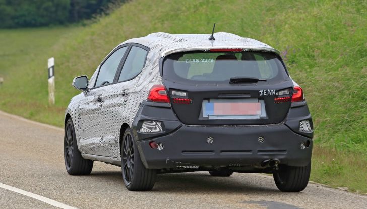 Ford Fiesta ST 2017, foto spia, posteriore.