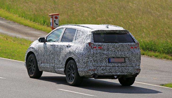 Nuova Honda CR-V foto spia, 3/4 posteriore laterale.