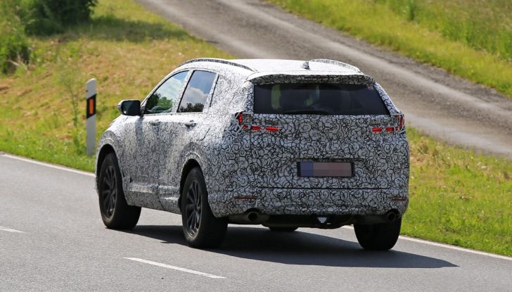 Nuova Honda CR-V foto spia, posteriore laterale.