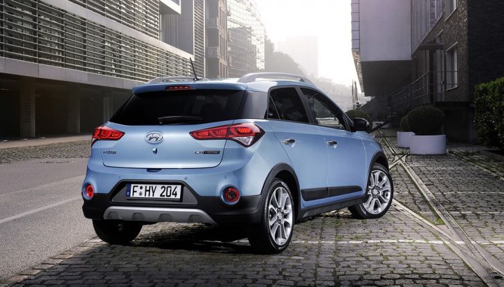 Hyundai sponsor ufficiale UEFA Euro 2016 con flotta di oltre 350 veicoli - Foto 12 di 14