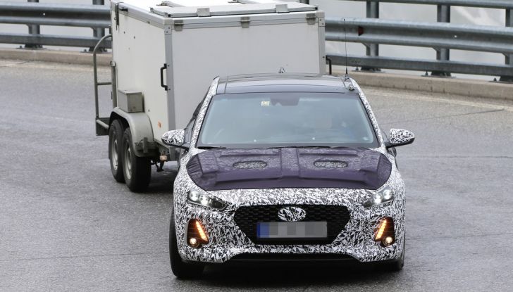 Hyundai i30: ecco le ultime foto spia della nuova generazione - Foto 2 di 8
