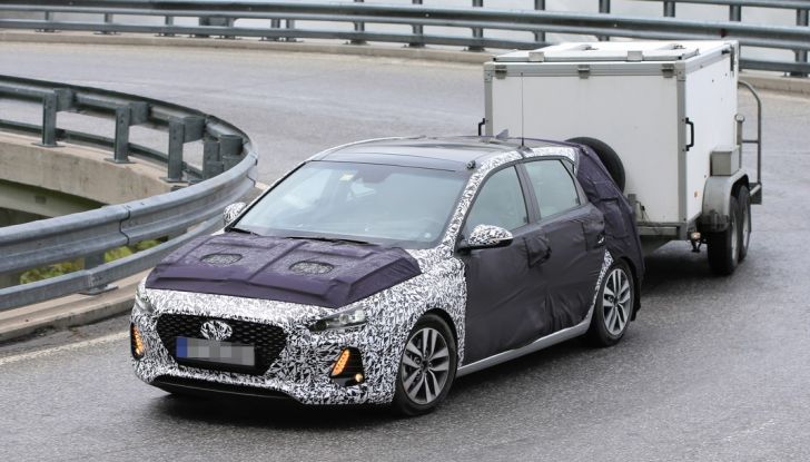 Hyundai i30: ecco le ultime foto spia della nuova generazione - Foto 5 di 8