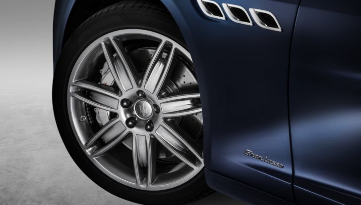 Le 7 berline di lusso: tra le ammiraglie, anche Maserati Quattroporte restyling - Foto 11 di 34