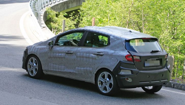 Nuova Ford Fiesta 2017 spiata durante le prove su strada.