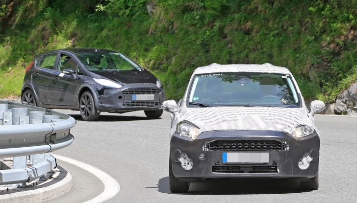 Nuova Ford Fiesta 2017, frontale, spiata durante le prove su strada.