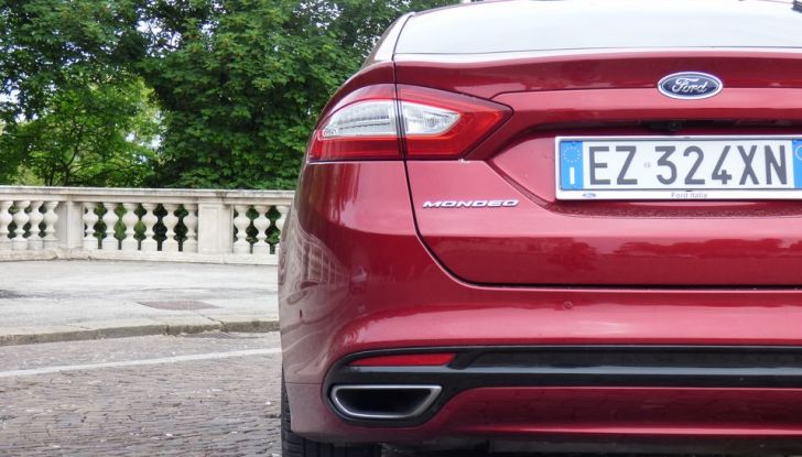 Nuova Ford Mondeo Titanium 2.0 TDCi 180 CV prova su strada e prezzi, posteriore.