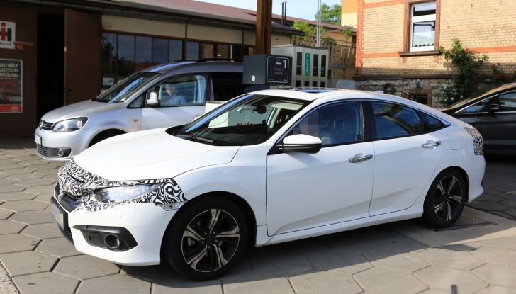 Nuova Honda Civic Sedan, foto spia.