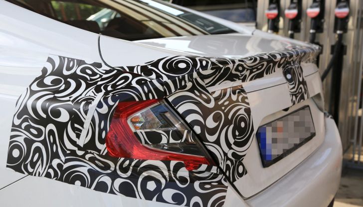 Nuova Honda Civic Sedan, foto spia, profilo posteriore