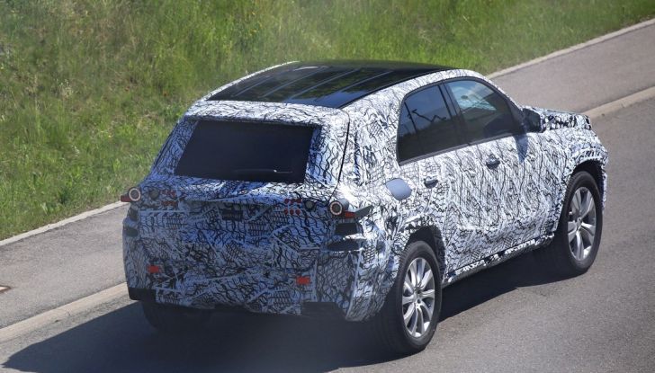 Nuova Mercedes GLE, le immagini dei primi test su strada - Foto 17 di 18