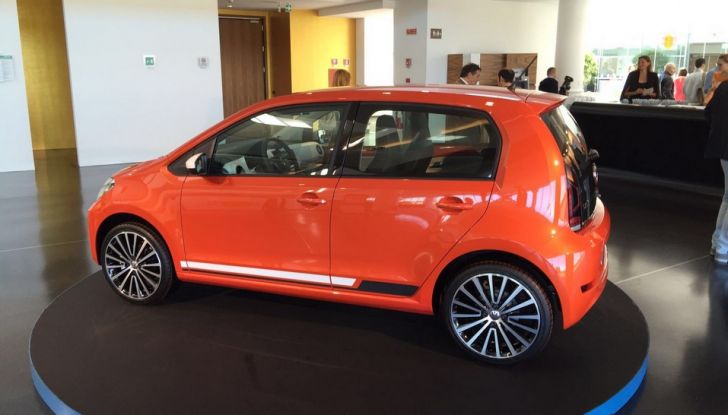 Nuova Volkswagen up! restyling, prova​ta​ su strada​ la nuova citycar con un prezzo di 11.000 euro - Foto 5 di 16