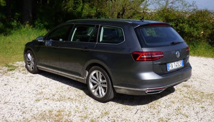Volkswagen Passat Variant BiTdi da 240CV: la prova della wagon da corsa - Foto 23 di 29