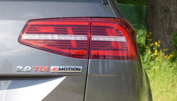 Volkswagen Passat Variant BiTdi da 240CV: la prova della wagon da corsa - Foto 18 di 29