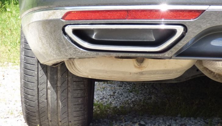 Volkswagen Passat Variant BiTdi da 240CV: la prova della wagon da corsa - Foto 14 di 29