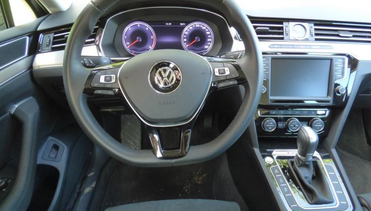 Volkswagen Passat Variant BiTdi da 240CV: la prova della wagon da corsa - Foto 11 di 29