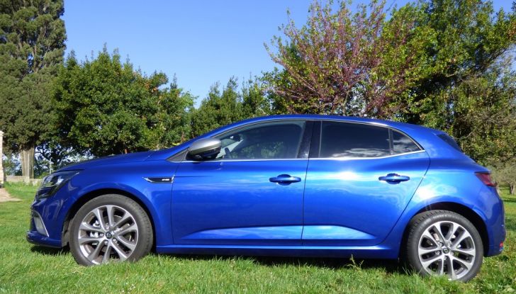 Renault Mégane GT Line da 130CV, prova su strada, impressioni e prezzi - Foto 16 di 36