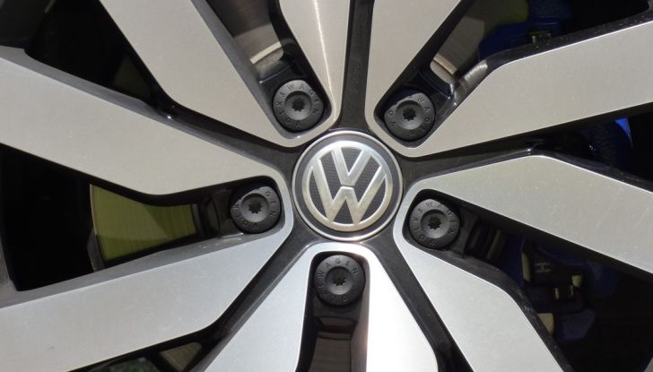 Volkswagen Passat GTE Variant: prova su strada e informazioni - Foto 15 di 30