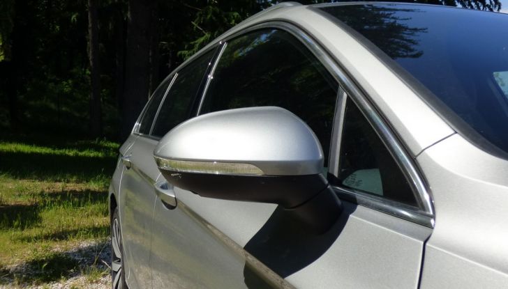 Volkswagen Passat GTE Variant: prova su strada e informazioni - Foto 10 di 30