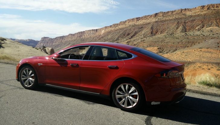 Tesla R45, la supercar elettrica in versione rendering - Foto 4 di 9