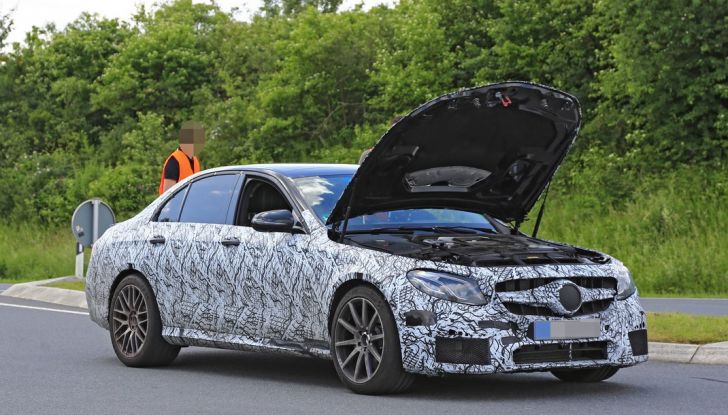 Mercedes AMG E63: le foto spia del guasto - Foto 8 di 12