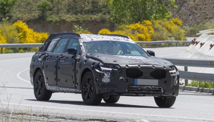 Volvo V90 Cross Country nuove foto spia e dettagli - Foto 1 di 7