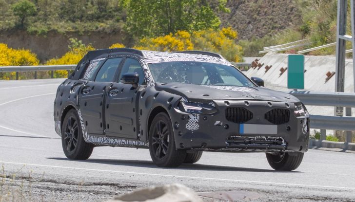 Volvo V90 Cross Country nuove foto spia e dettagli - Foto 3 di 7