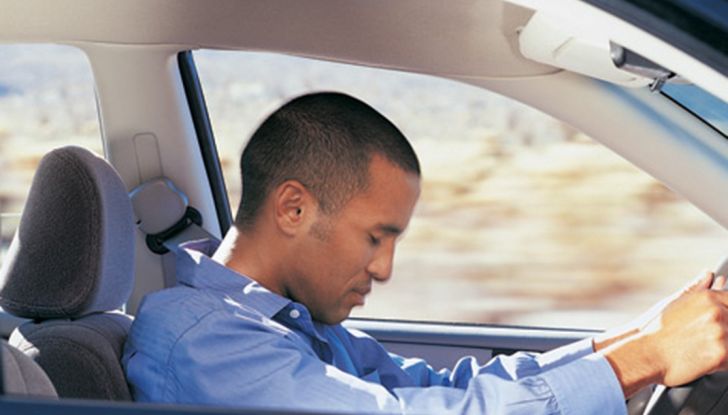 Sicurezza stradale: tre regole che gli automobilisti dovrebbero imparare dai motociclisti - Foto 1 di 11