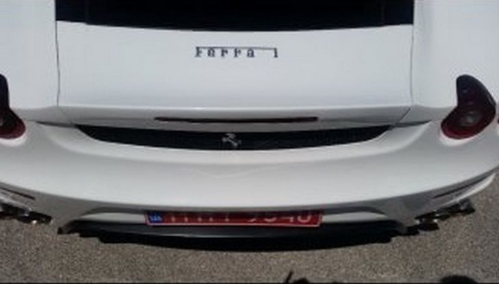 Finta Ferrari limousine sequestrata a Isernia: era una Peugeot camuffata - Foto 3 di 7
