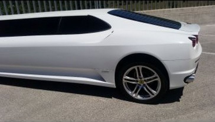 Finta Ferrari limousine sequestrata a Isernia: era una Peugeot camuffata - Foto 2 di 7
