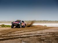 Silk Way Rally, Peugeot in testa prima della pausa