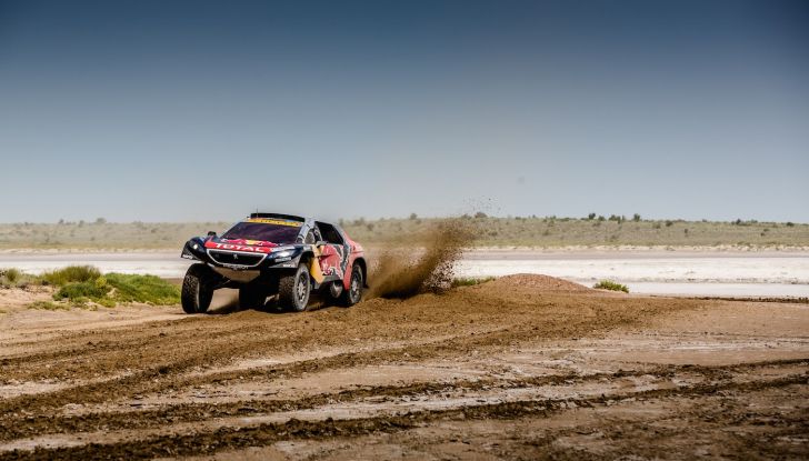 Silk Way Rally, Peugeot in testa prima della pausa - Foto 1 di 4