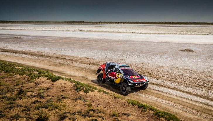 Silk Way Rally, Peugeot in testa prima della pausa - Foto 3 di 4