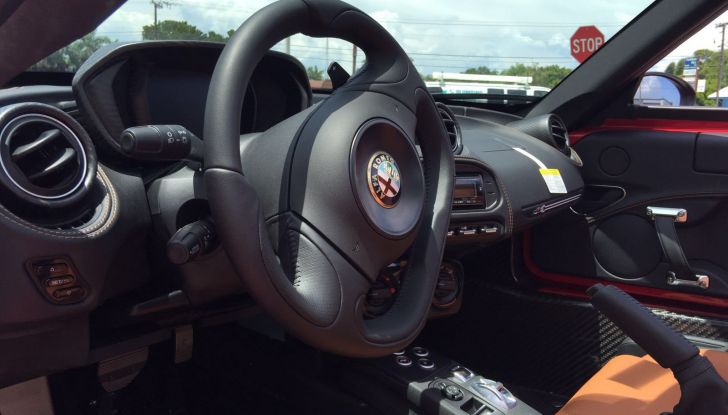 4c alfa romeo interno