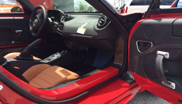 alfa romeo 4c dettaglio portiera