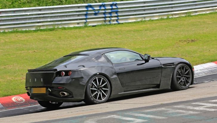 Aston Martin Vanquish S 2017, le prime foto al Nurburgring - Foto 10 di 11
