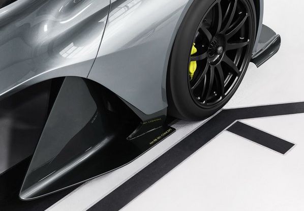 Aston Martin e Red Bull, dalla collaborazione nasce la supercar AM-RB 001 - Foto 10 di 10