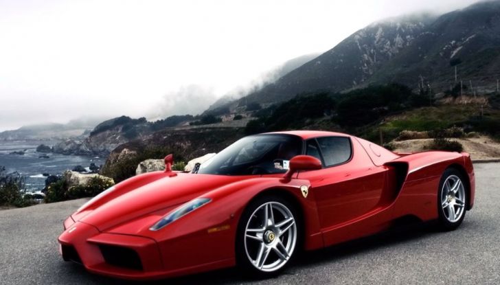 Ferrari Enzo fra le