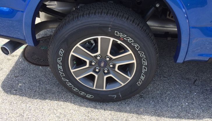 Test Drive Ford F-150 negli USA: il pick-up americano provato su strada - Foto 9 di 17