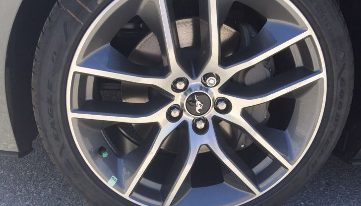 Ford Mustang GT test drive in Florida, cerchio.