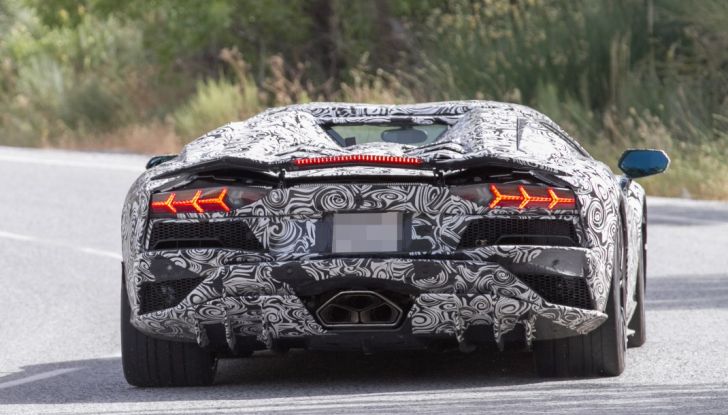 Nuova Lamborghini Aventador 2017 Facelift: i primi scatti - Foto 7 di 13