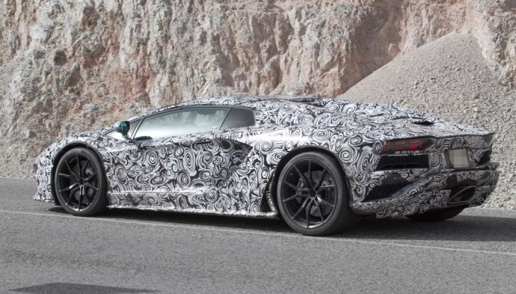Nuova Lamborghini Aventador 2017 Facelift: i primi scatti - Foto 10 di 13