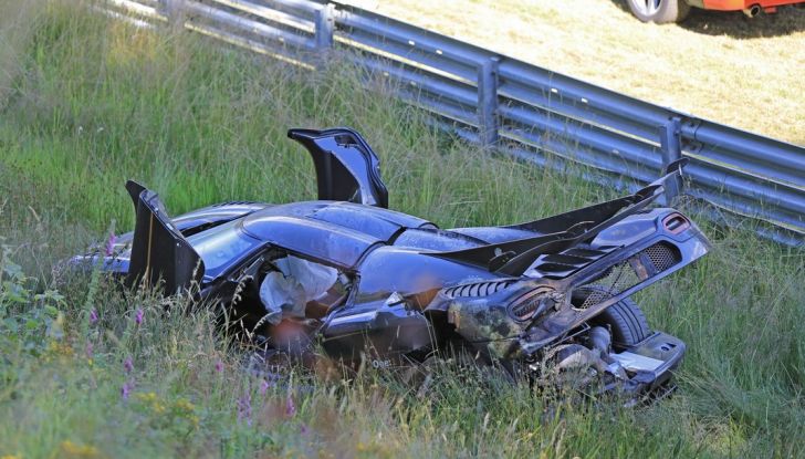 Koenigsegg One:1, ecco le foto spia dell’incidente al Nurburgring - Foto 1 di 25